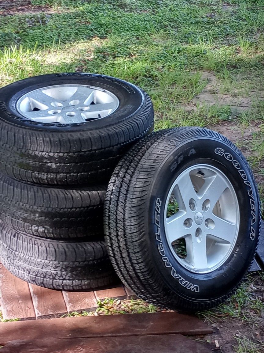 GOODYEAR WRANGLER 17" P255/75R17