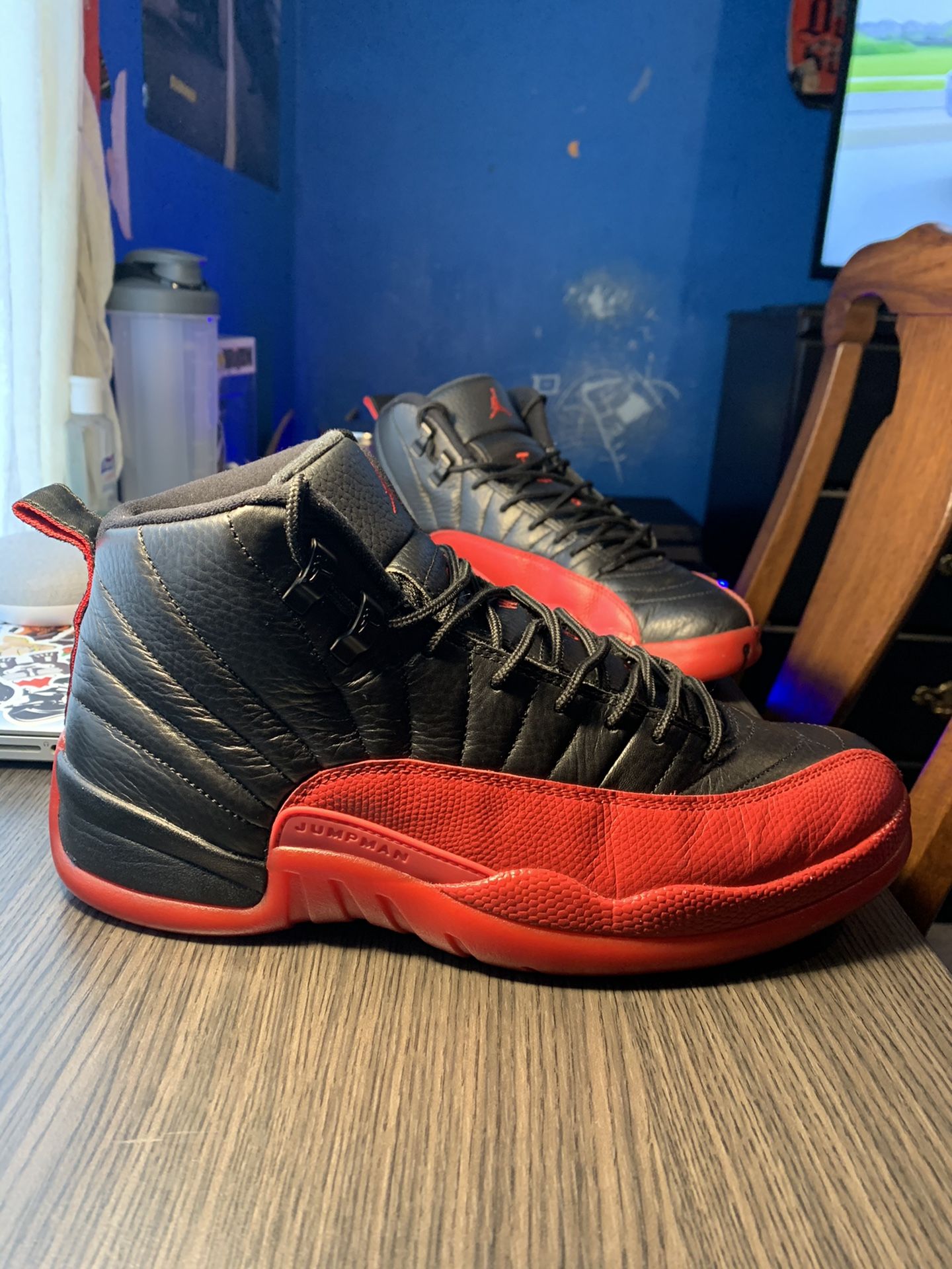 Jordan 12s bread / size 10.5