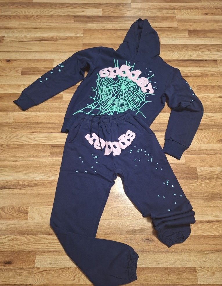SP5DER... SWEATSUIT  ALL SIZES AVAILABLE  NEW WITH TAGS $140