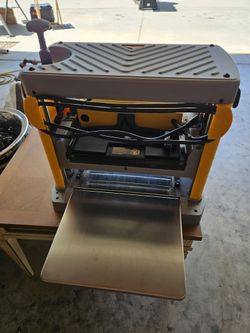 DeWalt Thickness Planer DW734 Like New