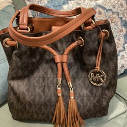 Like New MK Purse 👛 