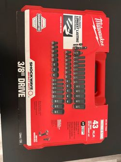 Milwaukee SHOCKWAVE 43-Piece 3/8” Impact Socket Set 49-66-7009 – BRAND NEW
