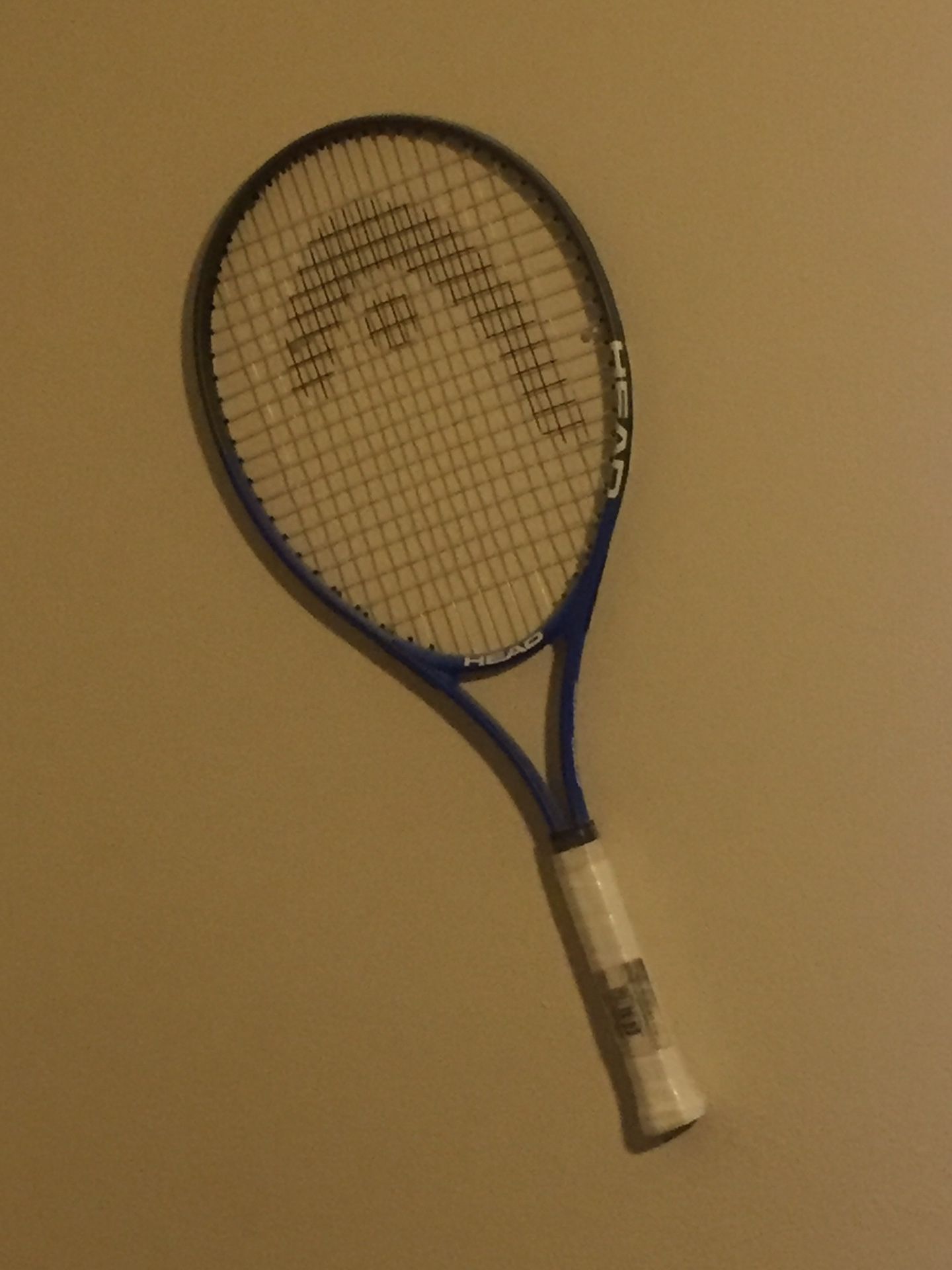 Tennis Rackets two almost new. Comes with tennis 🎾 balls