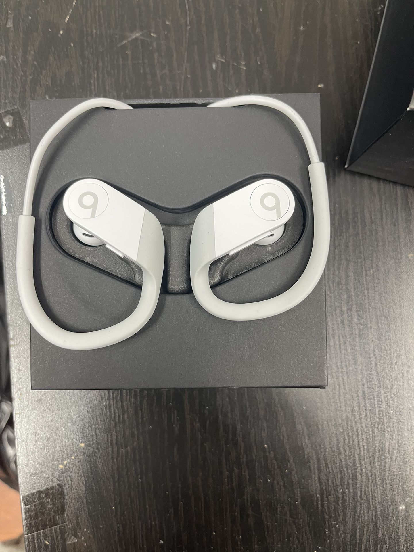 Power Beats Bluetooth headset 