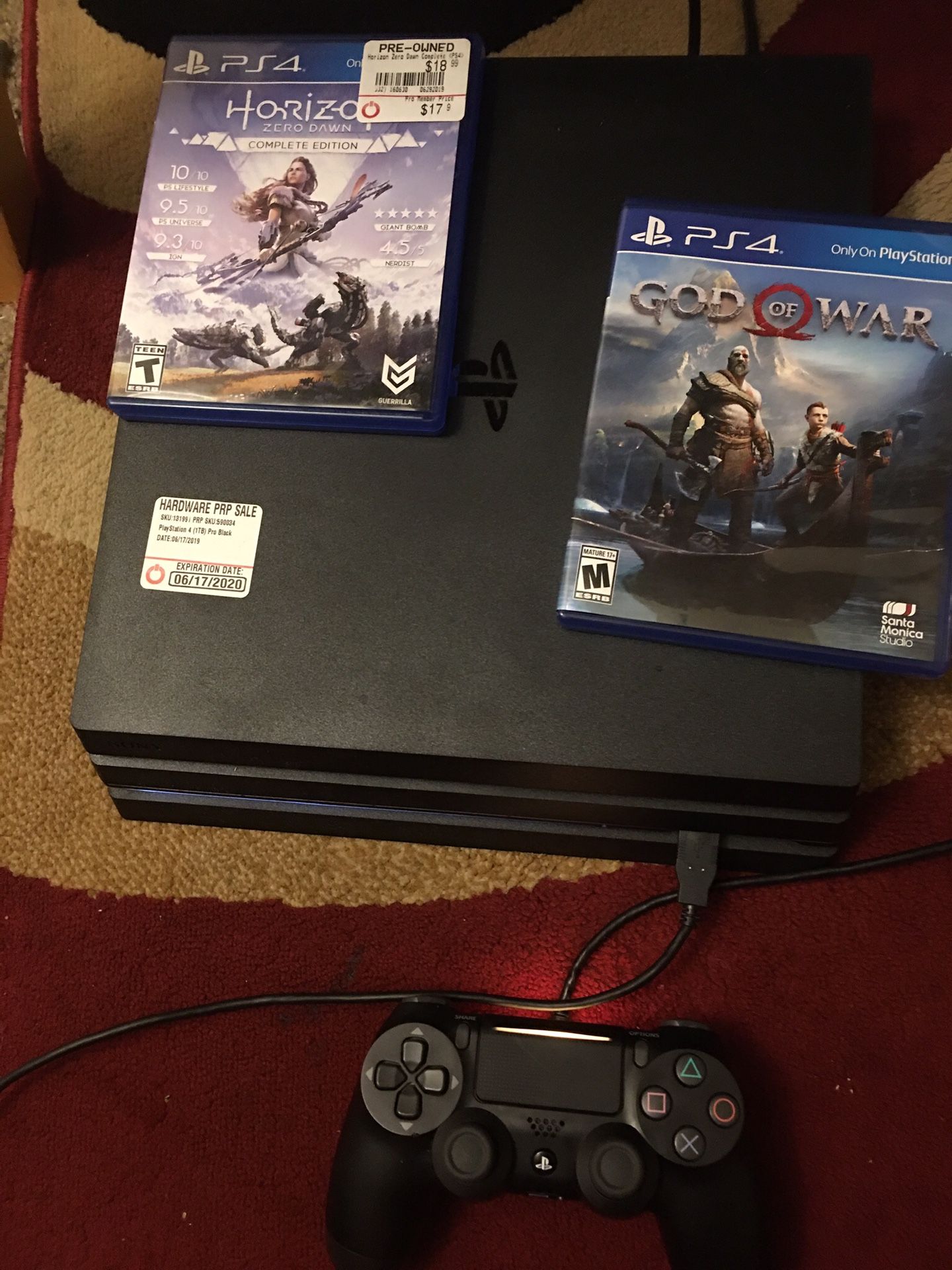 PS4 Pro comes with Horizon zero dawn/ God of war/1 controller Console 4 months old