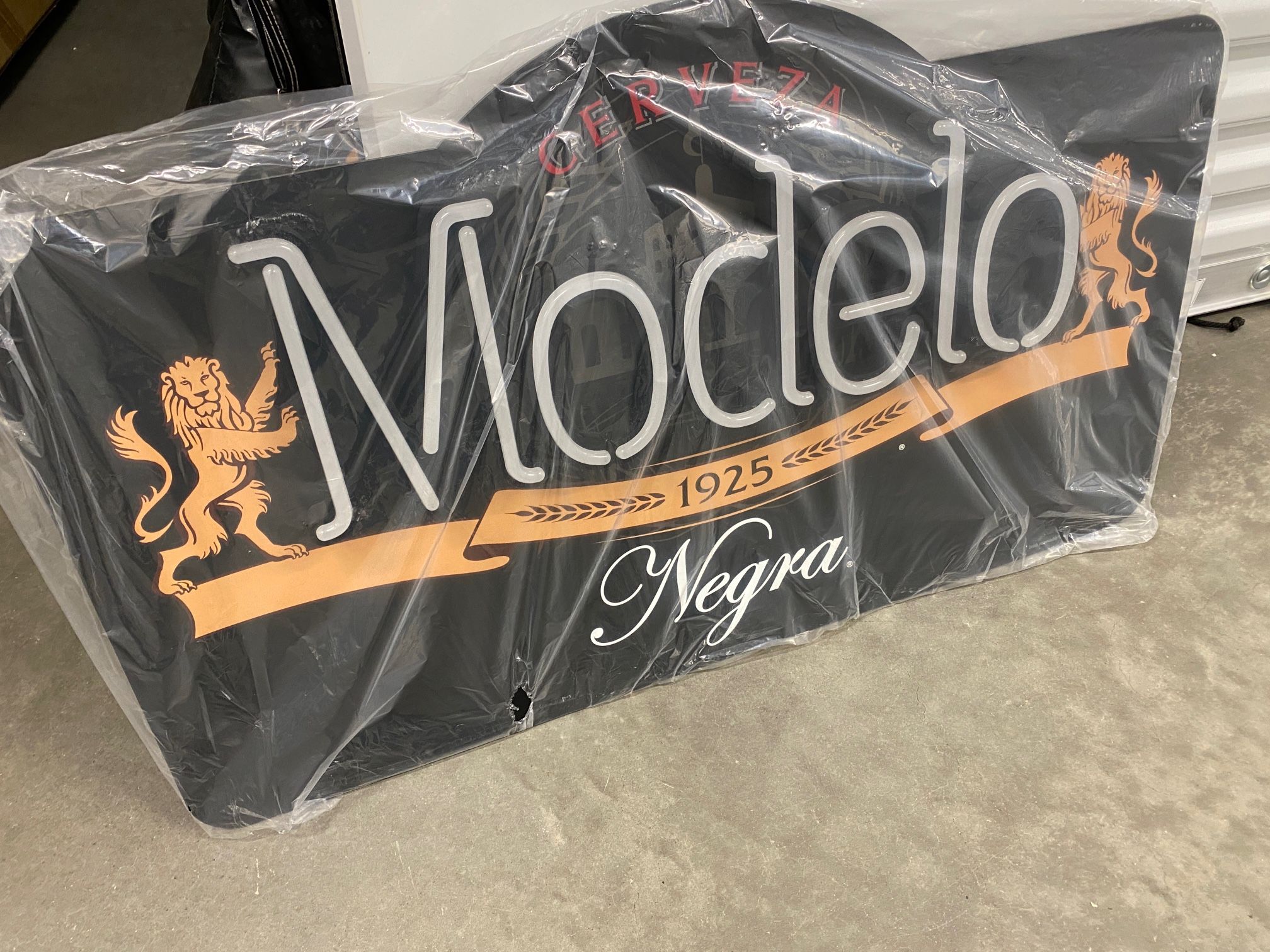 Modelo Neon Light- New in box