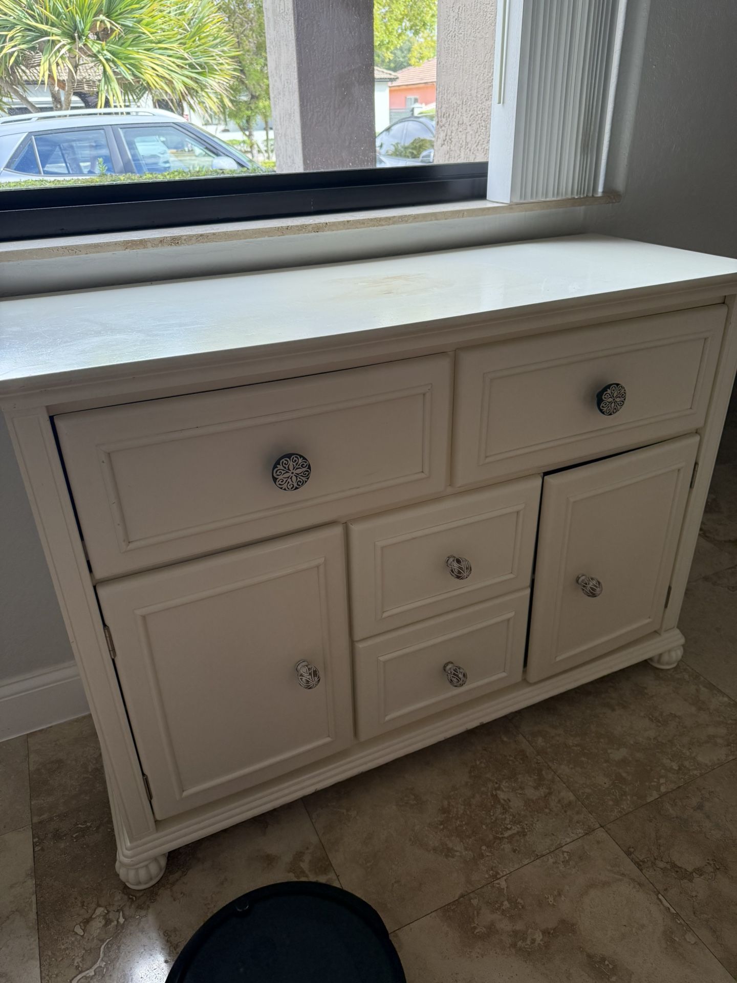 Dresser / Vintage Cabinet