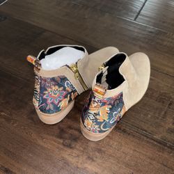 Brand New Women’s Size 8 Inkkas