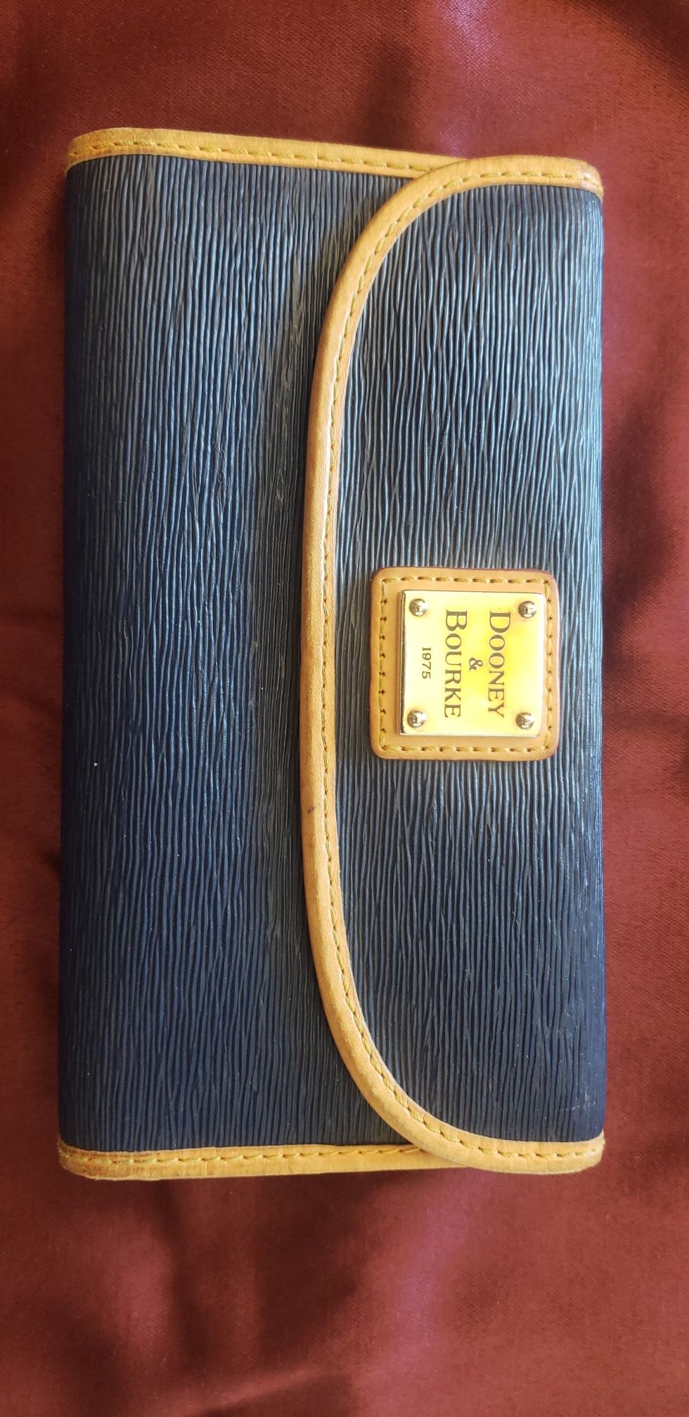 Dooney & Bourke Womens Wallet 100% Genuine