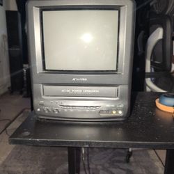 9  Inch Tv VCR Combo  With  Carry Ing Casy