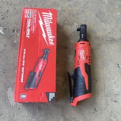 New Milwaukee M12 3/8 Ratchet 