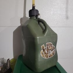 Gas Can 8 Bucks Clean No Leaks