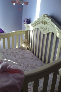 Girl’s Full Size Convertible Crib