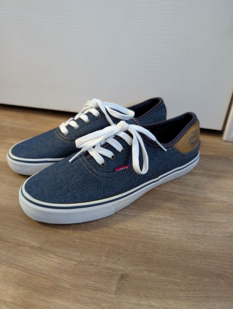 Levi's Shoes Size 8