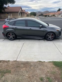 Ford Focus ST Hatchback Gray 2018