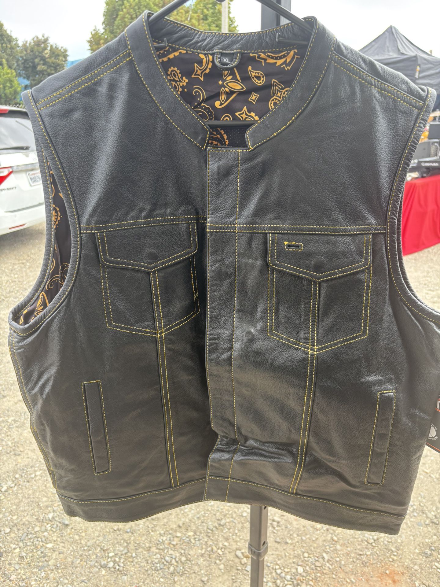 Men’s Leather Vest (XL-Brand New)