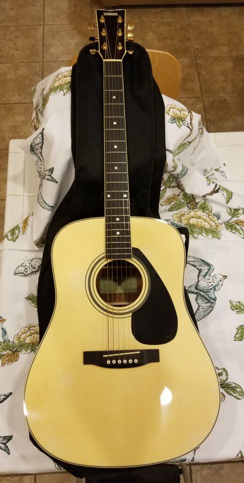 Yamaha FD02 Acoustic Guitar Gift Set 