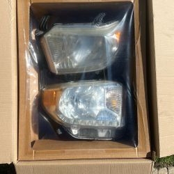 Toyota Tundra Headlights (2nd gen)