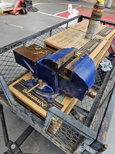 swivei base bench vise 6"