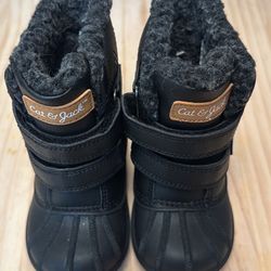 Cat and Jack Snowboots Size 5 