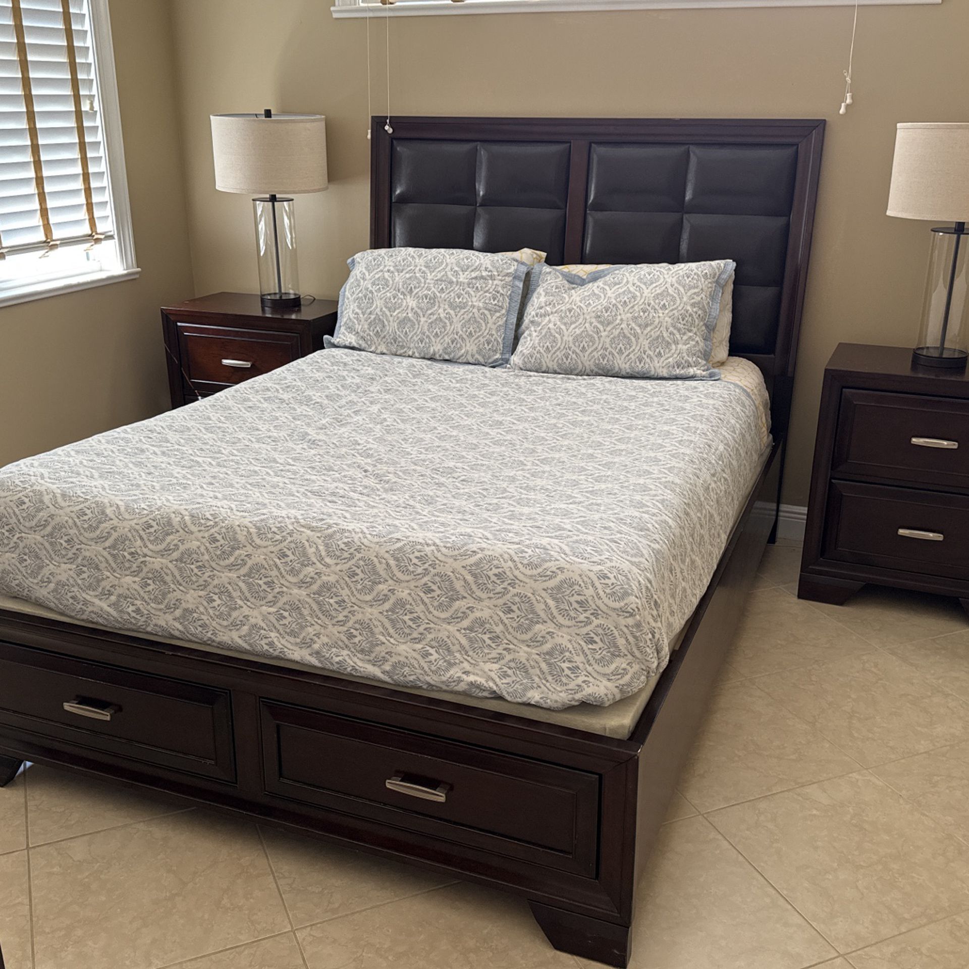 Five Piece Bedroom Set - Queen Bed With Two Nightstands And Dresser With Framed Mirror
