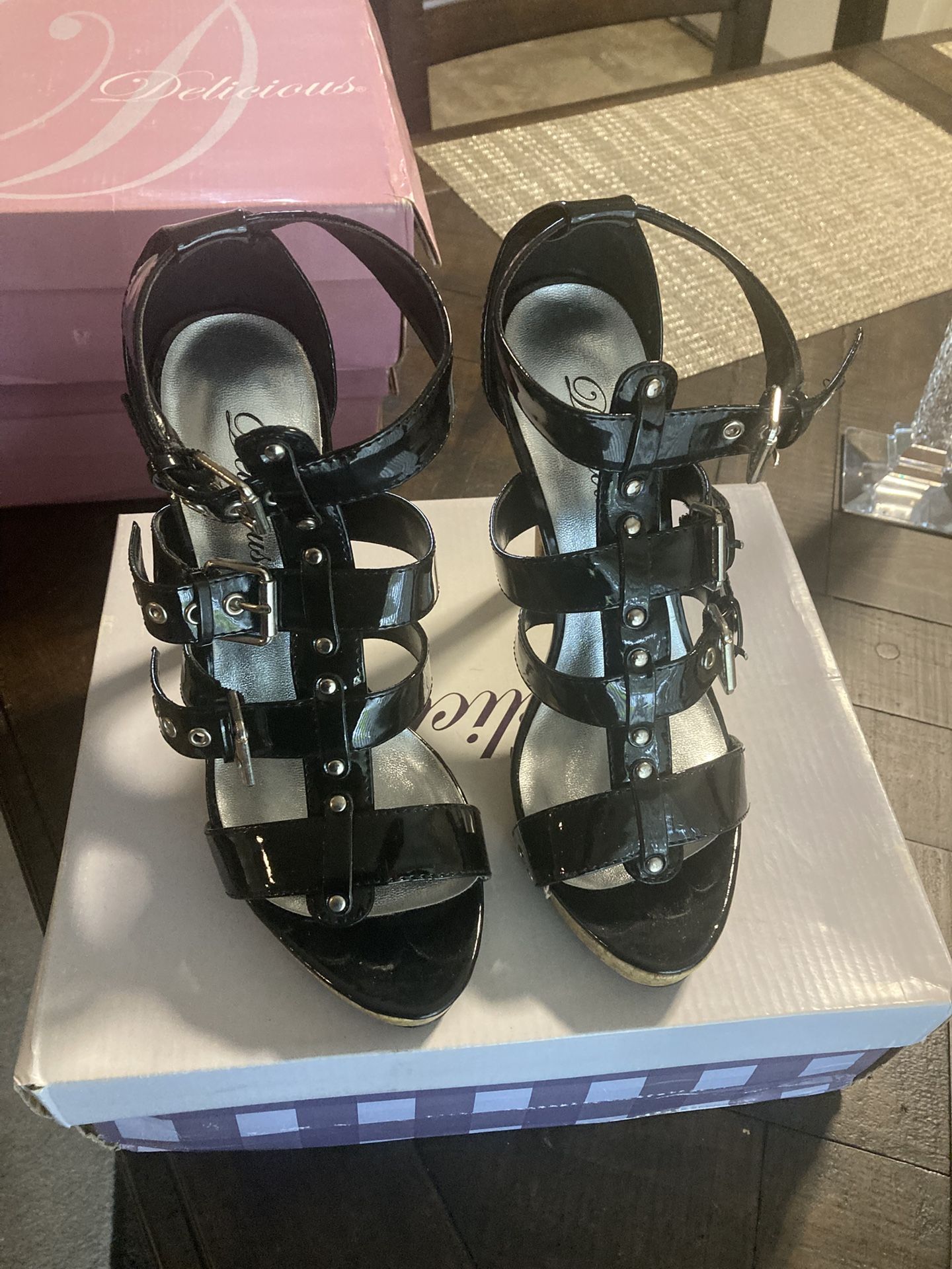 Delicious High Heels Size 7