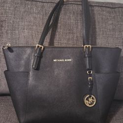 Michael KORS - MEDIUM SIZE  PURSE