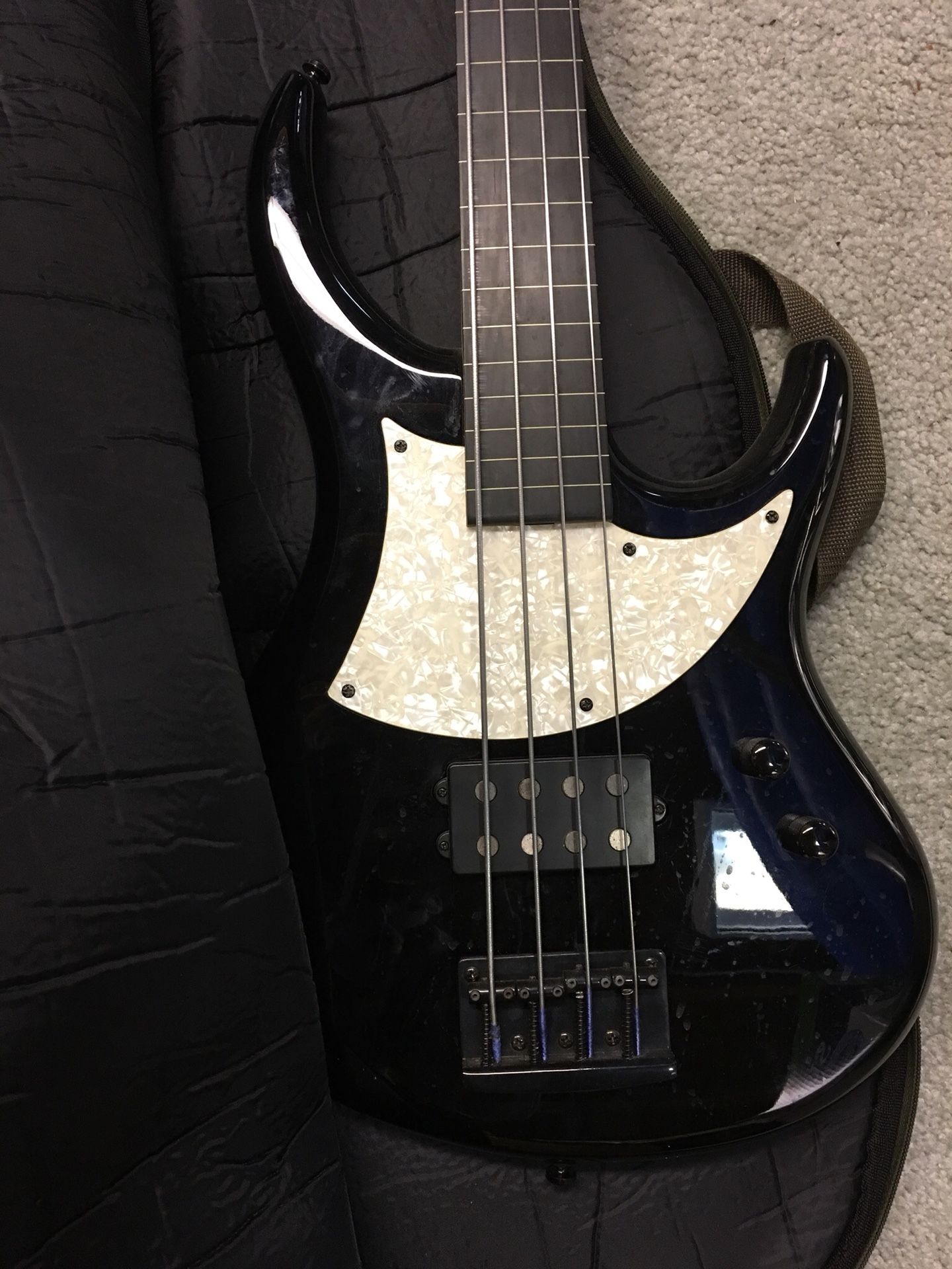 MTD fretless guitar 4 string