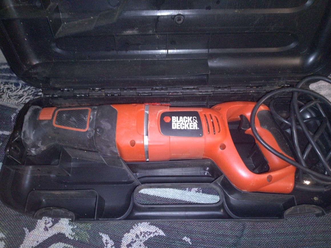 BLACK & DECKER 8 AMP. SAWSAW $25