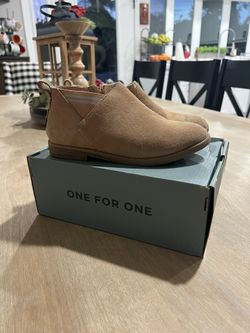 Toms boots - Size 2 Y