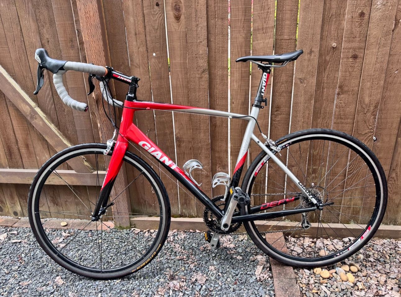 Giant Defy 2 Road Bike M/L (Recently Upgraded/Serviced)