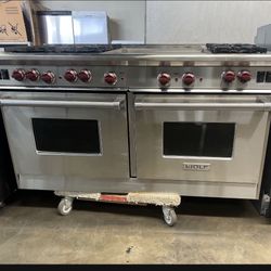 Wolf Dual Oven Gas Cooktop With Griddle. 