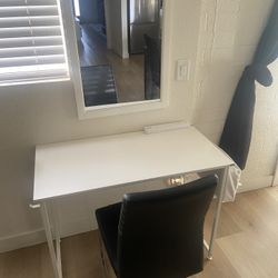 Desk With Mirror 