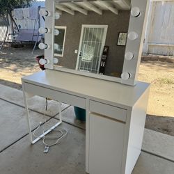 Desk With Light Up Vanity Mirror