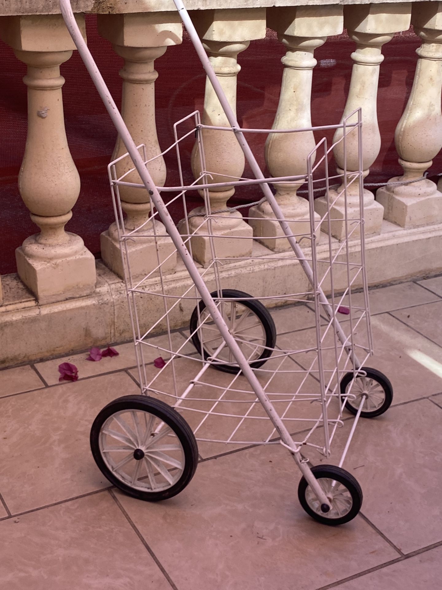 Grocery Shopping Cart With 4 Wheels, Foldable And Works Perfect .