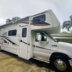 2013 FOREST RIVER SUNSEEKER RV 