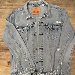 Levi’s Light Washed Denim Jean Jacket  
