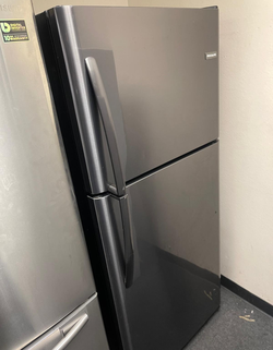 Frigidaire Top Mount Refrigerator Black - Efficient