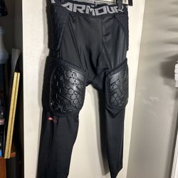 HTF Men’s Under Armour Padded Compression Pants Size large  Performance Football