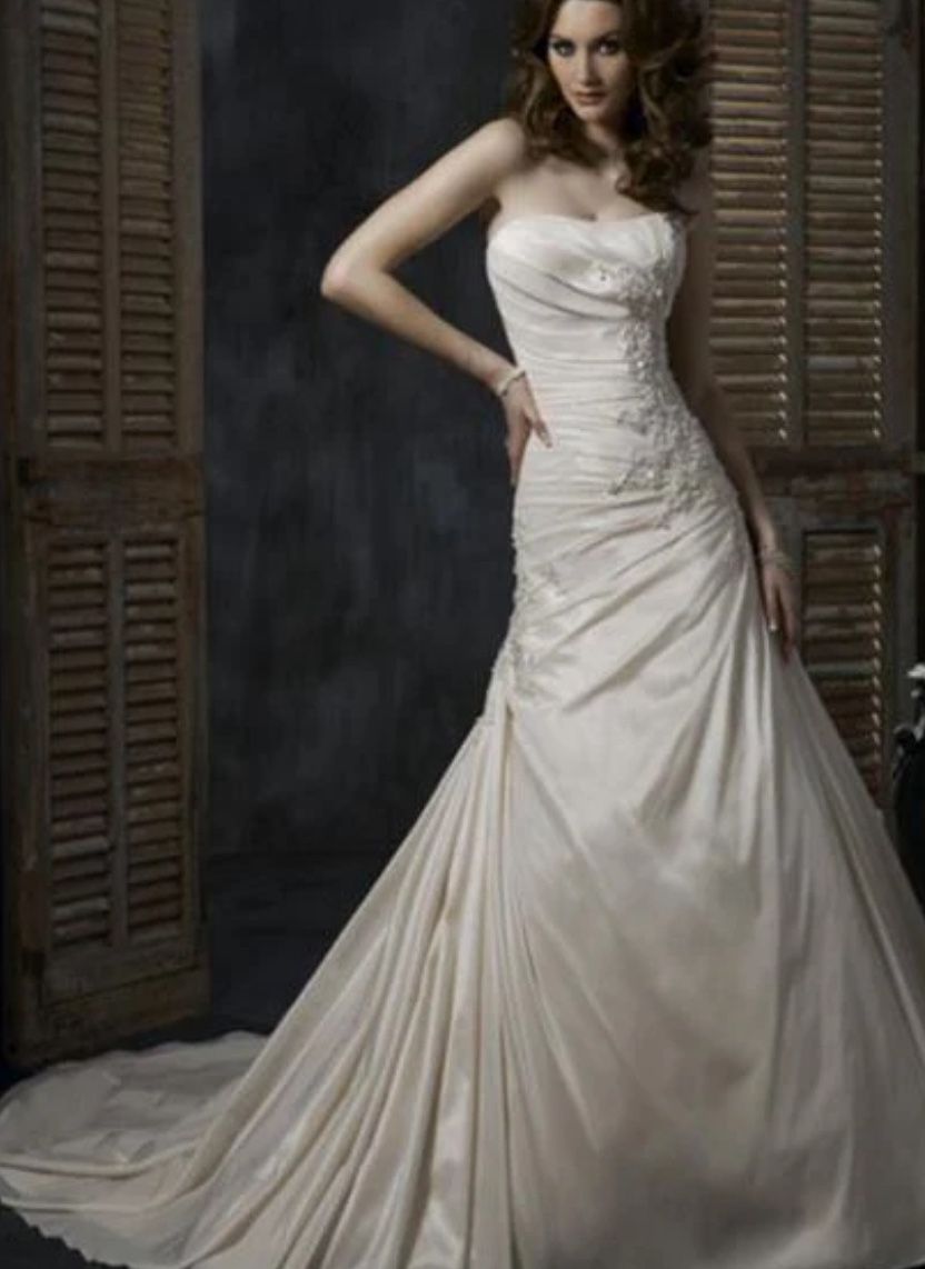 Maggie Sottero Wedding Dress