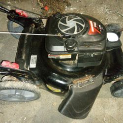 I Sell This Lawnmower Crastfman 6.25 Horsepower Working Great Its Self Propelled Lawnmower As Seen In Picture Asking $95 Dollars Or Best Offer  