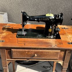 Black Singer Sewing Machine With Table Included