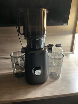 Black Slow Masticating Juicer with Cups