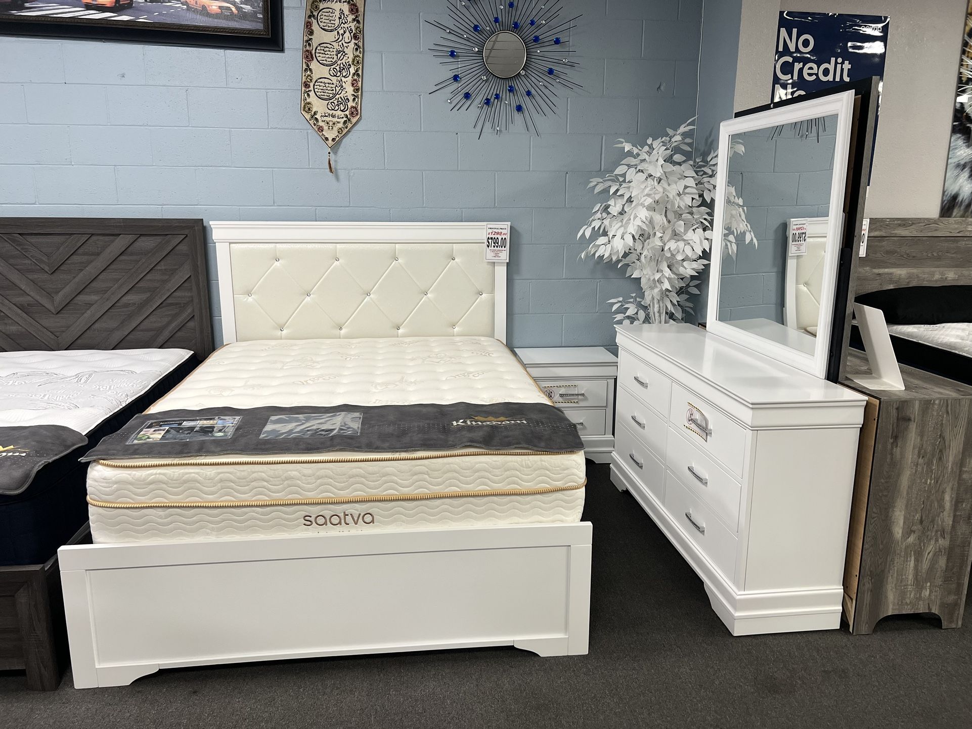 4PC White Queen Bedroom Set