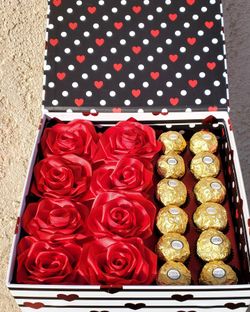 Eternal Roses / Forever Roses