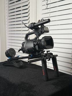 Panasonic HC X2000 and Shoulder Mount
