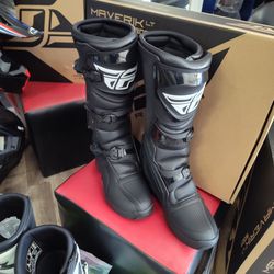 Fly racing Maverick boots available in different sizes $150