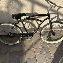 Old school twin beach cruiser 26 inch rims. Need some love.