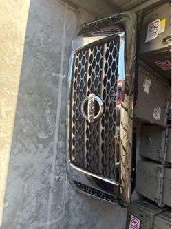 OEM 2017-2019 Nissan Titan Chrome Gray Mesh Grille Assembly 62310-EZ70B **see pictures **