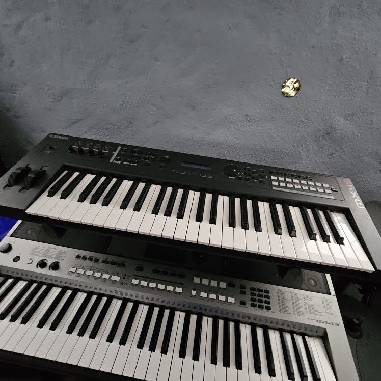 Pianos $400 And Electric Bass$200